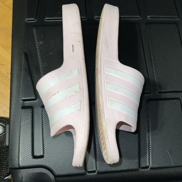 Comfy , light weight slides! - Picture 2 of 5